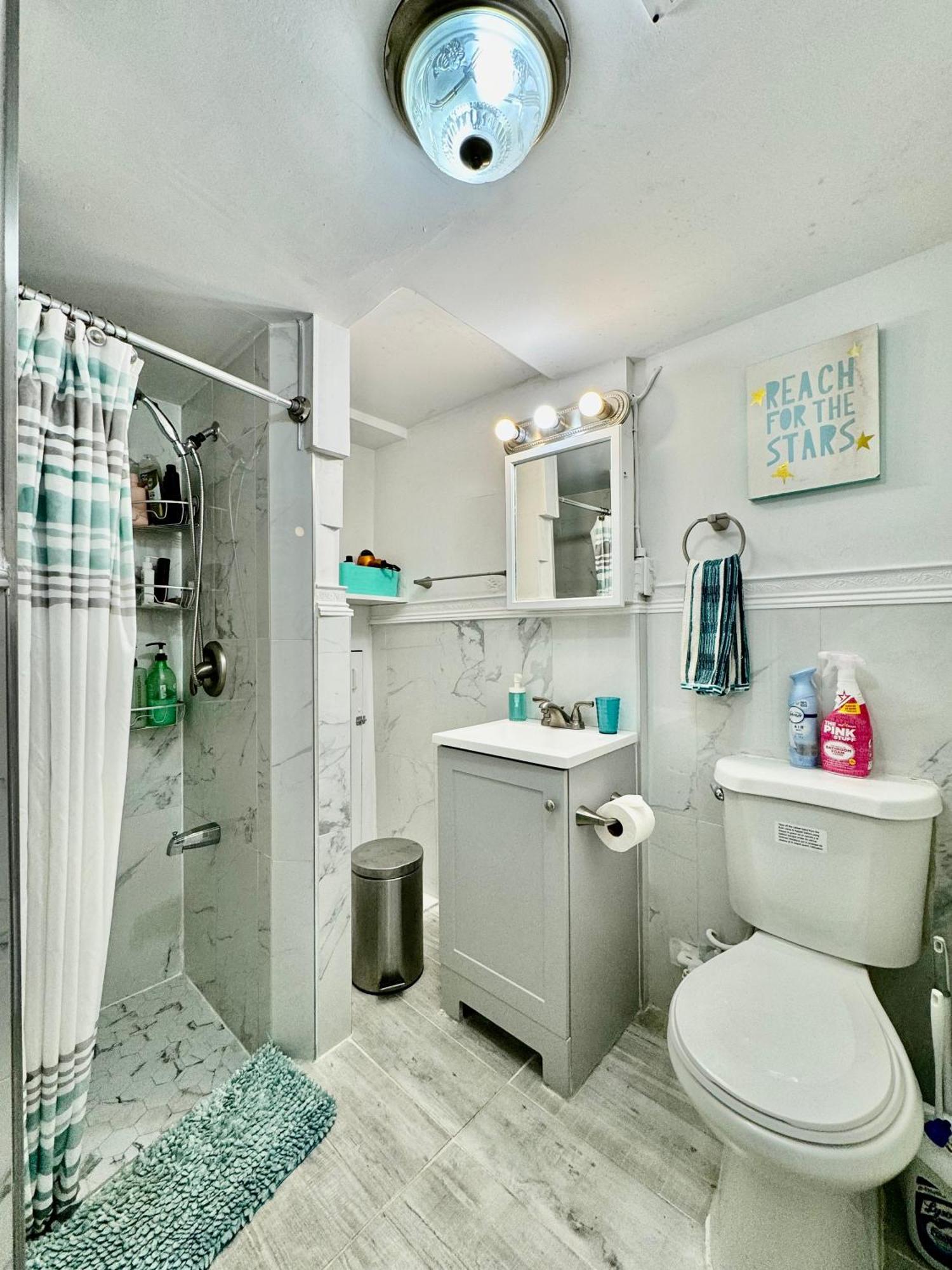 Tiny Private Room On The 1St Floor With Shared Bathroom Near Seatac Airport And Downtown Seattle Eksteriør bilde
