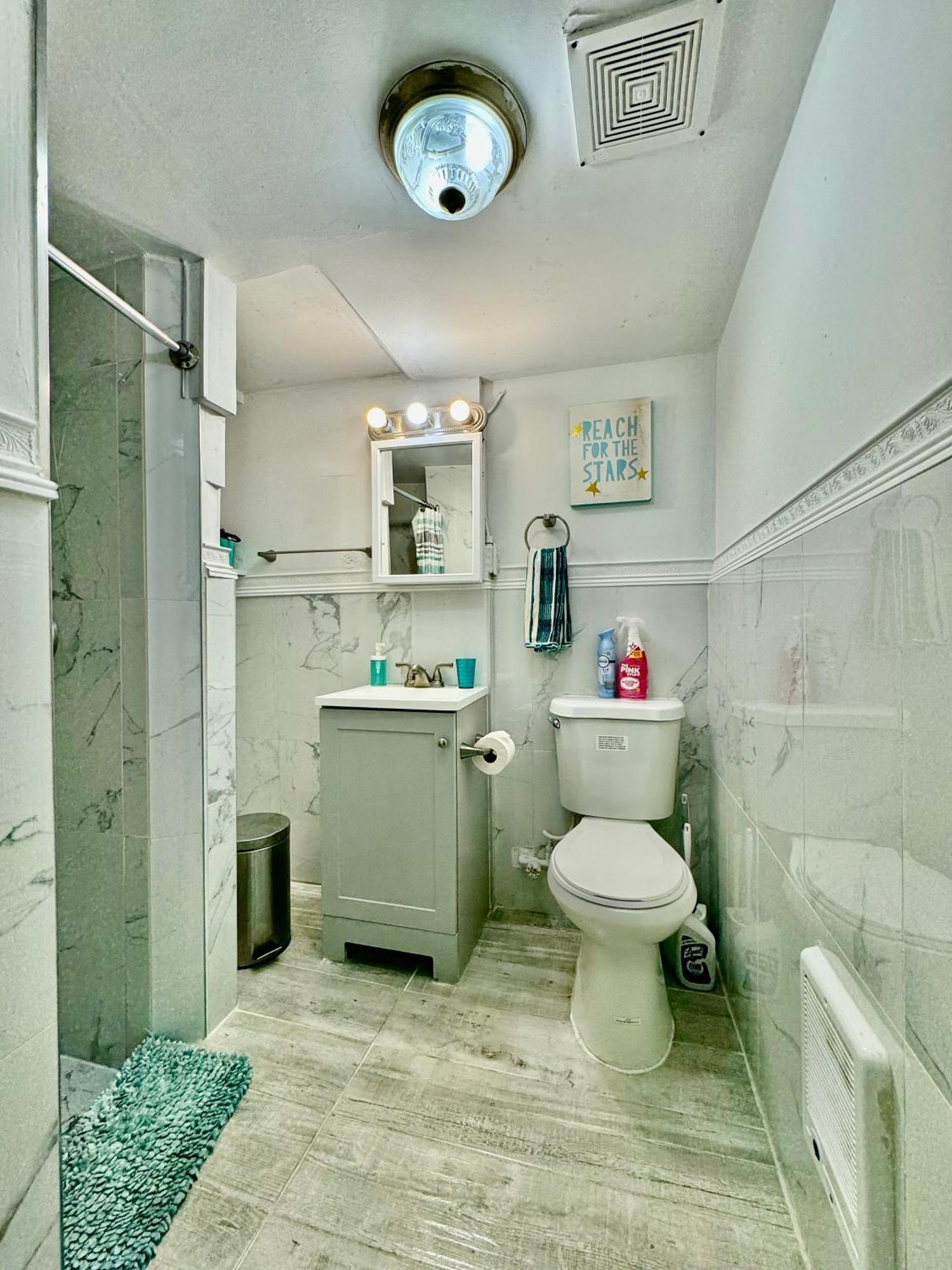 Tiny Private Room On The 1St Floor With Shared Bathroom Near Seatac Airport And Downtown Seattle Eksteriør bilde
