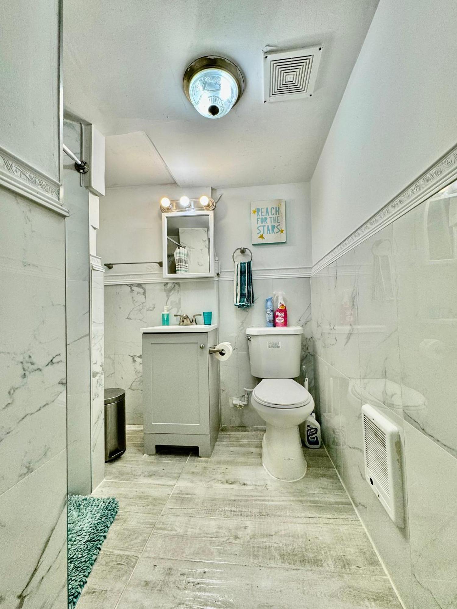 Tiny Private Room On The 1St Floor With Shared Bathroom Near Seatac Airport And Downtown Seattle Eksteriør bilde