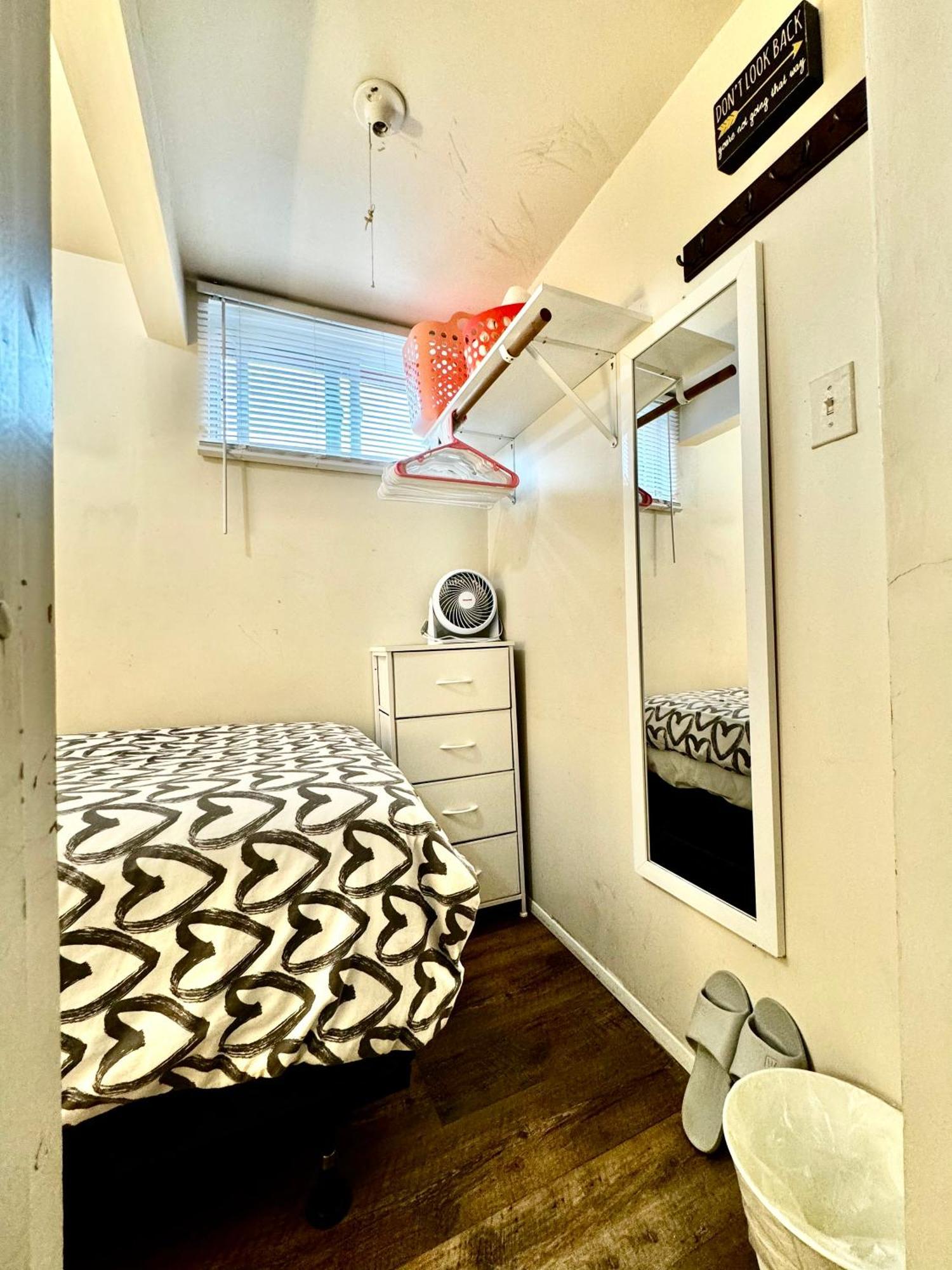 Tiny Private Room On The 1St Floor With Shared Bathroom Near Seatac Airport And Downtown Seattle Eksteriør bilde
