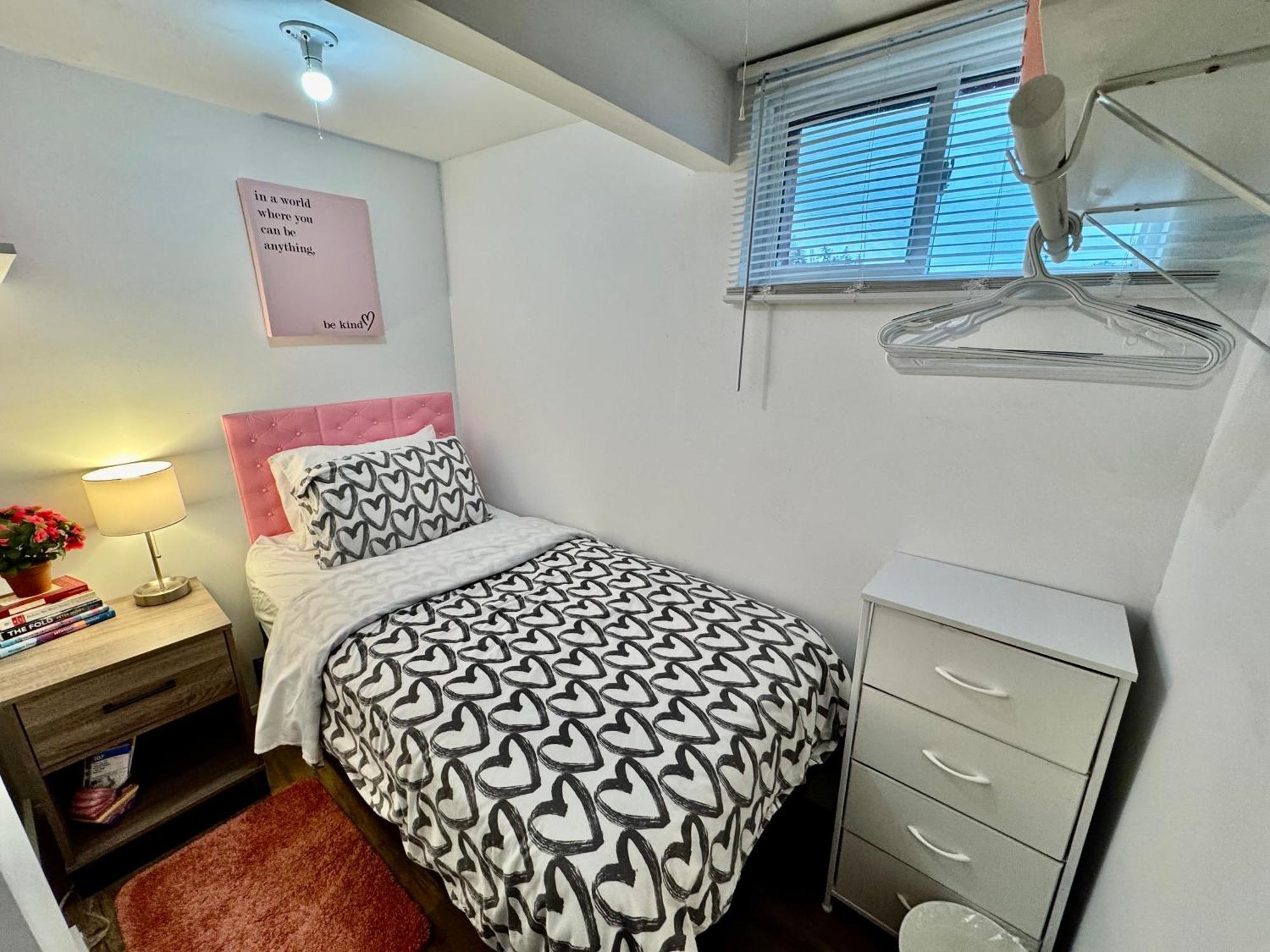 Tiny Private Room On The 1St Floor With Shared Bathroom Near Seatac Airport And Downtown Seattle Eksteriør bilde