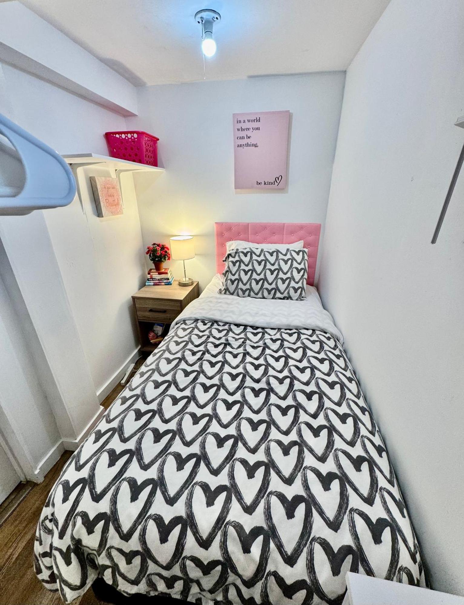 Tiny Private Room On The 1St Floor With Shared Bathroom Near Seatac Airport And Downtown Seattle Eksteriør bilde